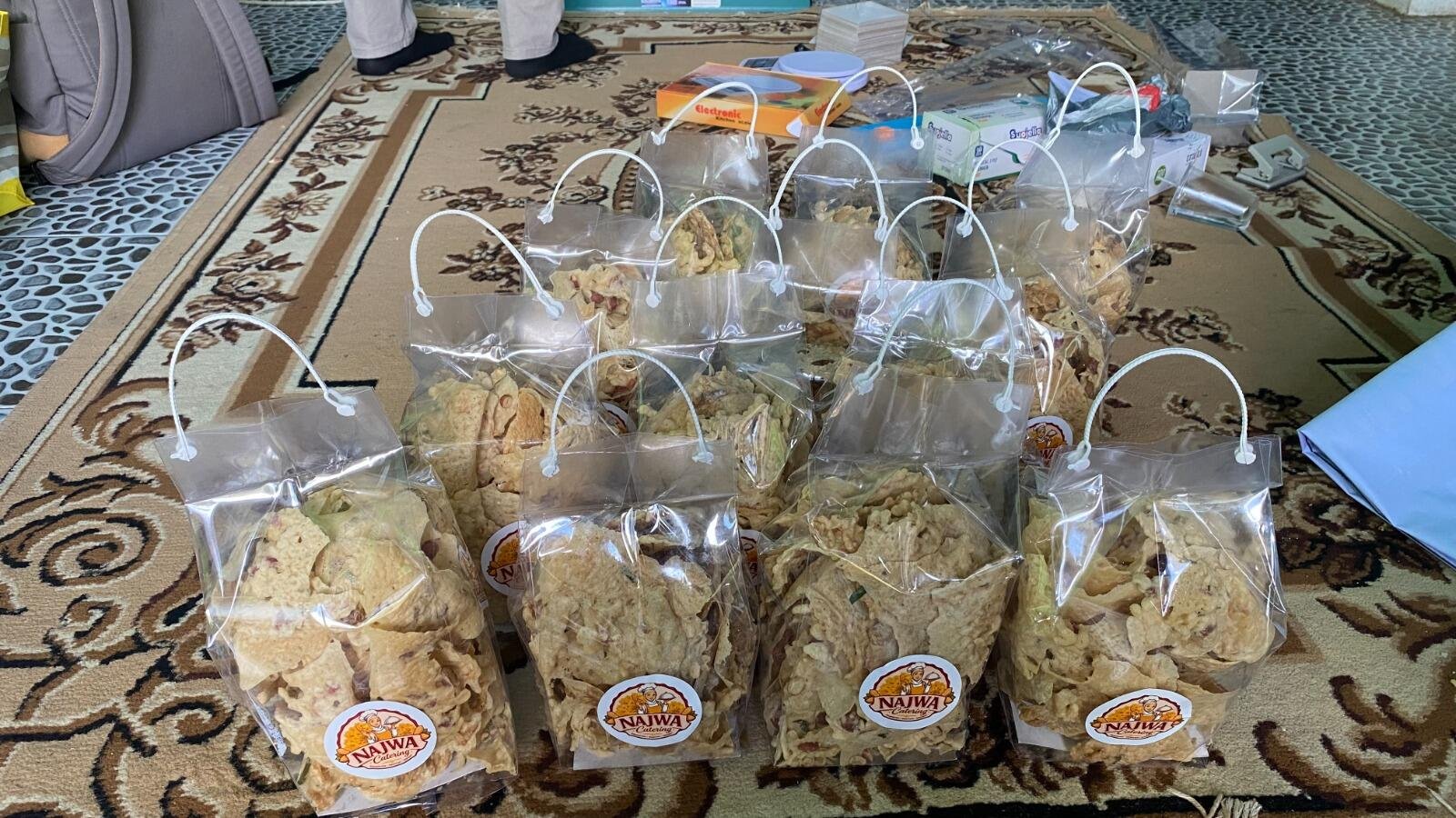 Hasil Pengemasan Produk Rempeyek Najwa Catering