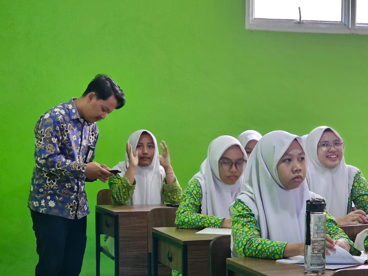 BPKP Turun Langsung ke Kelas, Pemanfaatan IFP MAN 1 Yogyakarta Dinilai Tepat Sasaran 48 WhatsApp Image 2026 08 05 at 13.11.14