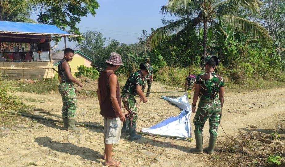 Tak Surut Semangat, Satgas TMMD Sigap Perbaiki Spanduk yang Roboh Diterpa Angin 48 WhatsApp Image 2026 08 06 at 09.40.47