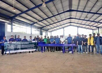 Dosen Bersama Mahasiswa PNJ Hadirkan Inovasi Pengelolaan Sampah melalui Smart Waste Sorting System di Desa Wantilan, Subang 46 Foto Bersama Tim Politeknik Negeri Jakarta Bersama Peserta