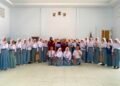 Dengar Suara ‘Ngiiing’ Tanpa Sebab? Mahasiswa Farmasi UNG Ajak Siswa SMAN 1 Kabila Kenali Tinitus 47 Mahasiswa Farmasi Universitas Negeri Gorontalo saat menyampaikan edukasi mengenai tinnitus kepada siswa SMAN 1 Kabila, Senin (3/8/2026)
