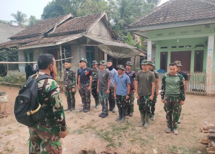 Apel Pagi di Babakan Kaju, Satgas TMMD ke-129 Langsung Gempur Rehab Mushola 46 WhatsApp Image 2026 08 10 at 08.01.43