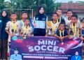 Peran Mahasiswa KKN dalam Penguatan Solidaritas dan Sportivitas Masyarakat melalui Turnamen Mini Soccer Antar RT di Desa Lopak Aur 51 WhatsApp Image 2026 08 10 at 13.18.54