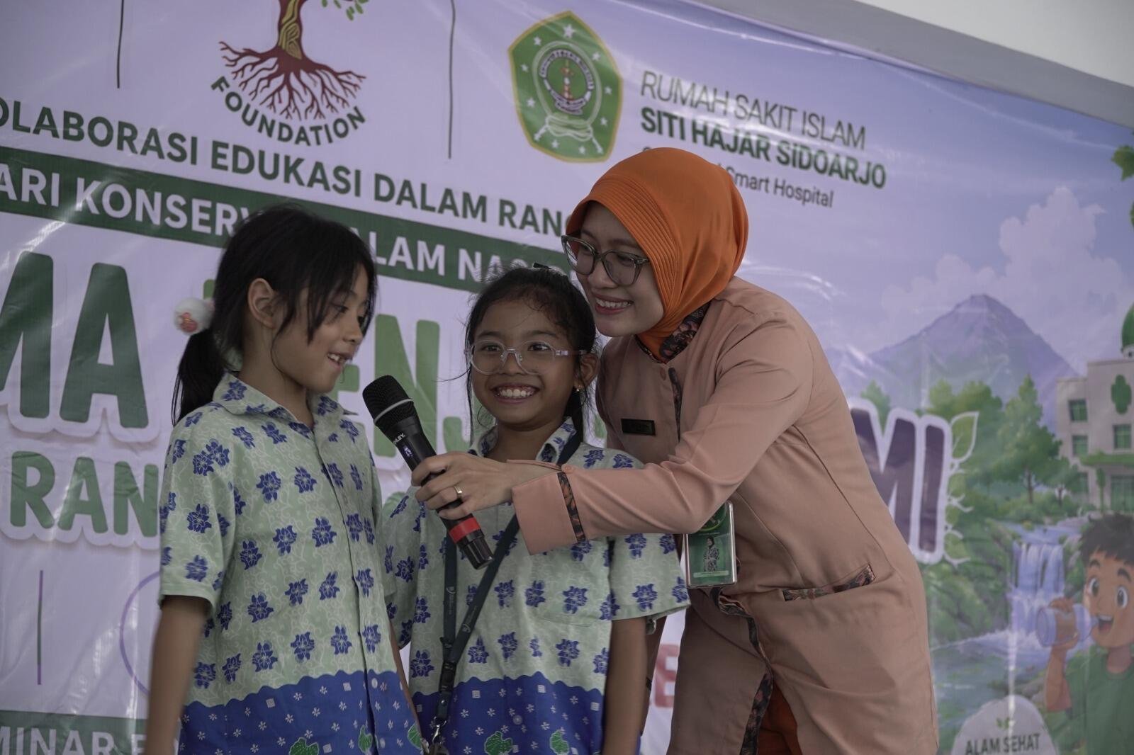 Hari Konservasi Nasional, RSI Siti Hajar dan Sekawan Bumi Dorong Generasi Muda Peduli Bumi dan Kesehatan Siswa Sekolah Pembangunan Jaya 48 WhatsApp Image 2026 08 13 at 14.47.55