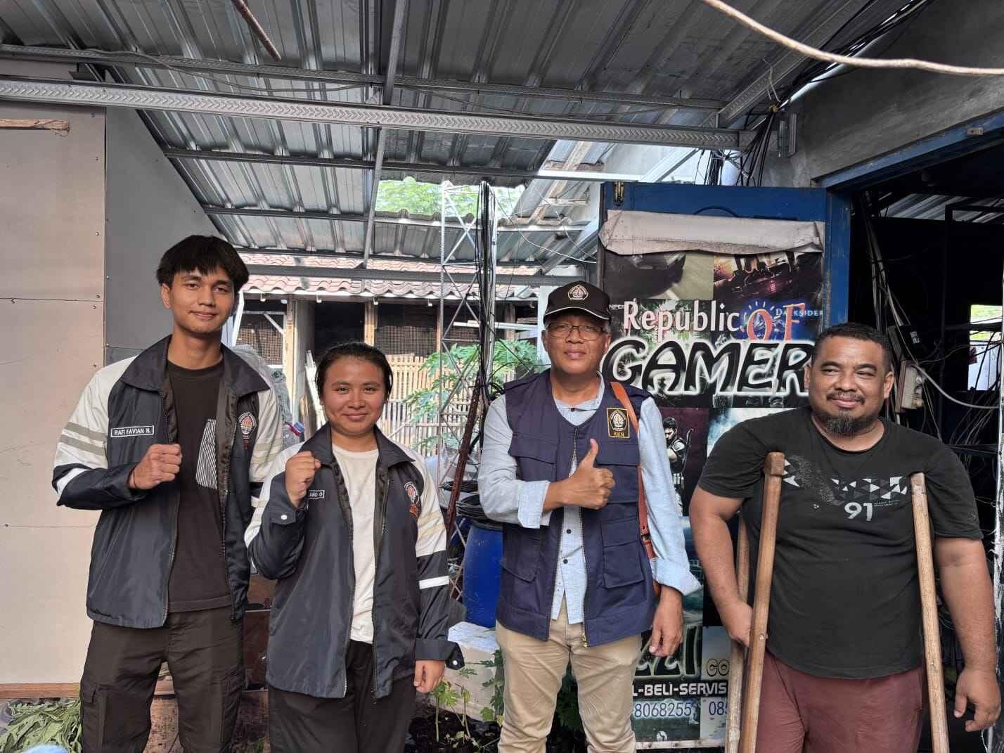KKN Reguler Tim II Universitas Diponegoro Desa Purwosuman Kembangkan Sistem Pengairan Otomatis dan Kandang Ayam Petelur untuk Green House Kelompok Disabilitas Desa 50 Kunjungan dosen pembimbing lapangan di Green House milik KDD