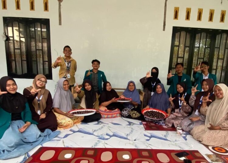 Kreatif dan Praktis, Mahasiswa KPM UIN Sultanah Nahrasiyah Kenalkan Kreasi Kue Sederhana Tanpa Oven dan Mixer 46 WhatsApp Image 2026 08 21 at 09.06.36