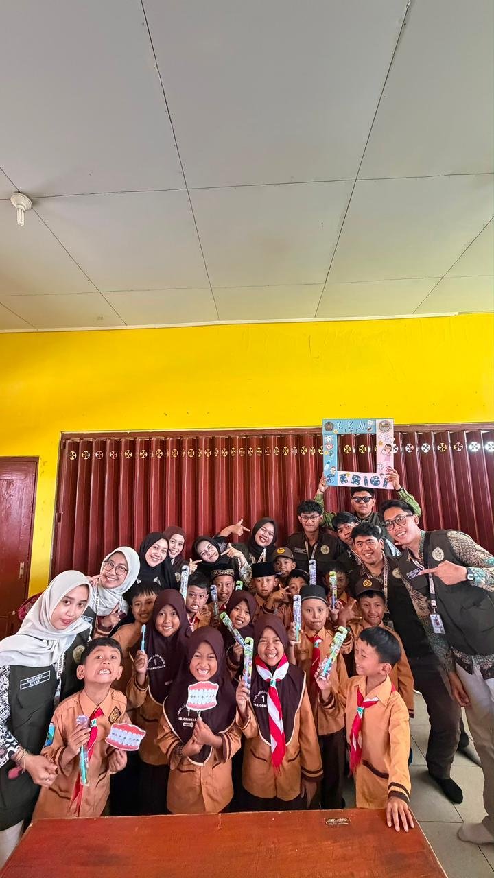 Mengukir Senyum Tanpa Takut: Mahasiswa KKN 171 UMM Membangun Ruang Aman dan Gigi Sehat bagi Anak SD 47 WhatsApp Image 2026 08 27 at 10.09.15