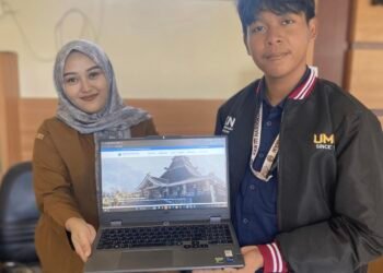 Dokumentasi Kegiatan Pelatihan dan Penyerahan Website Desa kepada Perangkat Desa Harjokuncaran (Sumber: Dokumentasi Pribadi)