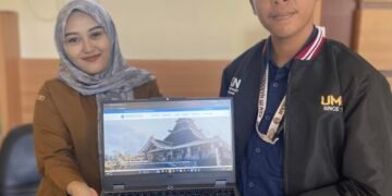 Dokumentasi Kegiatan Pelatihan dan Penyerahan Website Desa kepada Perangkat Desa Harjokuncaran (Sumber: Dokumentasi Pribadi)