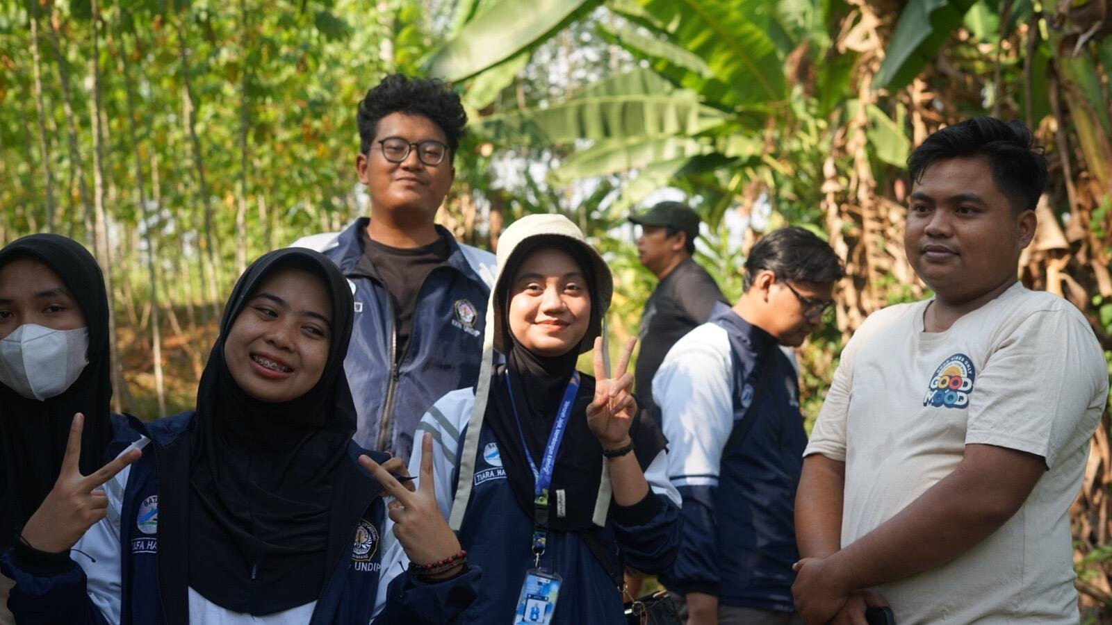 dokumentasi bersama pengurus BUMDes (Sumber: Dokumentasi Pribadi)
