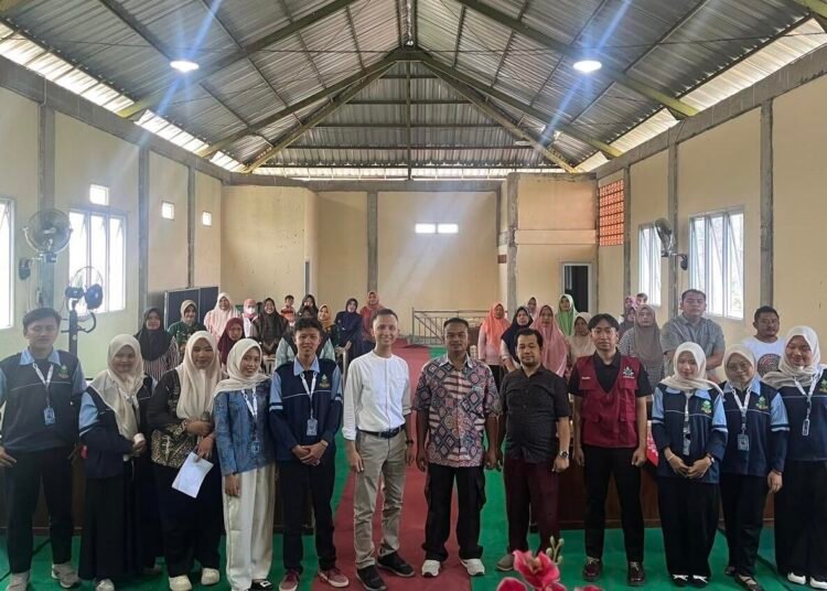 Pelaksanaan Seminar Digitalisasi Marketing Desa Bunderan Kecambah Wonosalam Kabupaten Demak Bersama Kelompok KKN Posko 121 UIN Walisongo Semarang 46 Dokumentasi Seminar digitalisasi marketing bagi pelaku UMKM Desa Bunderan. (Sumber: Dokumentasi Pribadi)