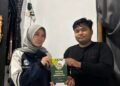 Mahasiswa KKN Edukasi Higiene Sanitasi dan K3 untuk Tingkatkan Safety Behavior Pekerja Kandang Bebek 47 Dokumentasi Mahasiswa KKN Undip memberikan edukasi higiene sanitasi dan K3 kepada pekerja kandang bebek Desa Kemligi. (Sumber: Dokumentasi Pribadi)