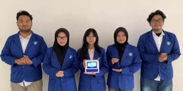 OTOMEDIS: Inovasi Mahasiswa Politeknik Negeri Madiun di Bidang Teknologi Kesehatan 62 Tim PKM-KC OTOMEDIS bersama prototipe alat