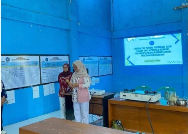 Aksi Nyata Cegah Stunting: Mahasiswa KKN UMP kenalkan puding kelor dan jambu biji di Desa Karanganyar 46 Sesi edukasi gizi mengenai stunting dan manfaat daun kelor serta jambu biji kepada ibu balita Desa Karanganyar.