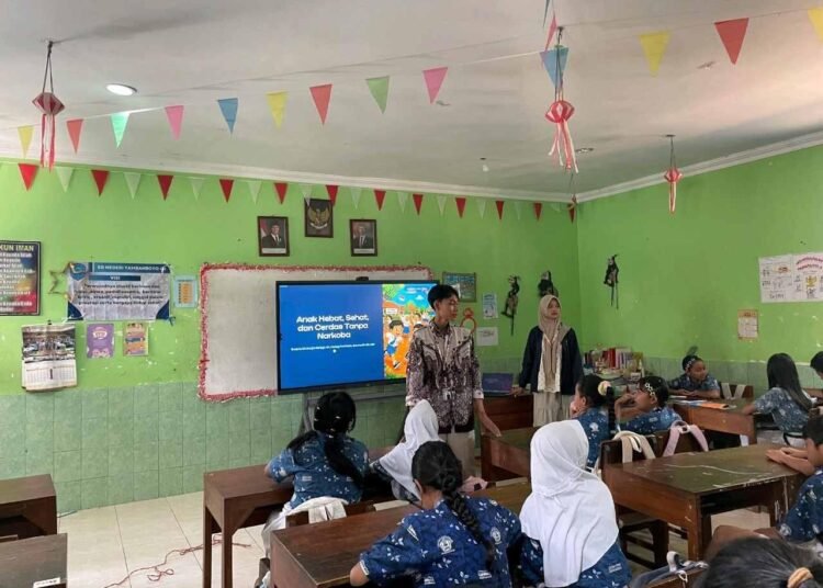 Mahasiswa KKN UPGRIS Edukasi Bahaya Narkotika Sejak Dini di SDN Tambakboyo 02 46 282211 100kb