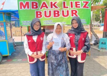 UMKM Alun-Alun Ambarawa Mulai Go Digital, Mahasiswa KKN UPGRIS Kenalkan Pembayaran QRIS 46 284443 100kb
