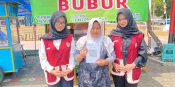UMKM Alun-Alun Ambarawa Mulai Go Digital, Mahasiswa KKN UPGRIS Kenalkan Pembayaran QRIS 49 284443 100kb