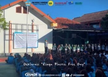 Membangun Generasi Peduli Lingkungan Implementasi "Jum'at Free Plastic" di SMK N 3 Wonosari 46 Dokumentasi Deklarasi Esaga Hari Bebas Plastik (Instagram Resmi SMK N 3 Wonosari): https://www.instagram.com/reel/DbcHofNT3-T/?stkn=MzRlODBiNWFlZA==