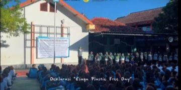 Membangun Generasi Peduli Lingkungan Implementasi "Jum'at Free Plastic" di SMK N 3 Wonosari 56 Dokumentasi Deklarasi Esaga Hari Bebas Plastik (Instagram Resmi SMK N 3 Wonosari): https://www.instagram.com/reel/DbcHofNT3-T/?stkn=MzRlODBiNWFlZA==
