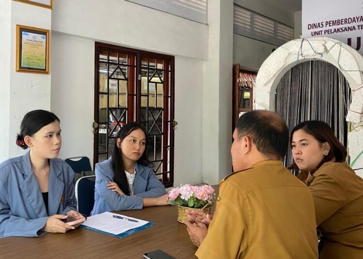 Dokumentasi kegiatan penelitian dan sosialisasi pencegahan victim blaming oleh Tim FYP Universitas Sam Ratulangi. (Sumber: Dokumentasi Pribadi)