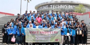 Visit Industri 2026: Ketika Mahasiswa Sistem Informasi Belajar Langsung dari Industri 56 Dokumentasi peserta Visit Industri HMSI UNPAM Serang di Bandung Techno Park