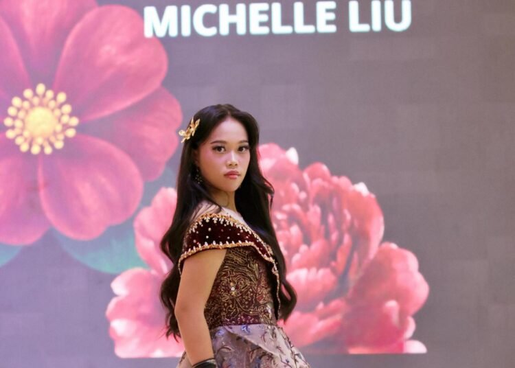 Runner Up IV Puteri Batik Remaja Indonesia Ghefira Qiana Aqilla Tampil Membawa Wastra Indonesia di ASEAN Fashion Festival 2026