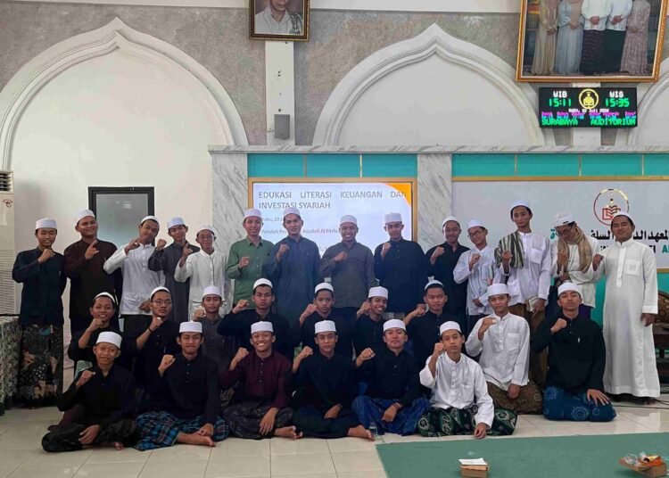 Santri Putra Al Fithrah Perdalam Literasi Keuangan dan Investasi Syariah di Era Digital 46 IMG 20260722 WA0240 11zon