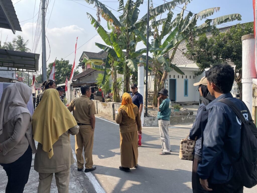 Mahasiswa KKN Dampingi Kegiatan K3 di RW 02 Kelurahan Tambakboyo 47 Dokumentasi kegiatan KKN di Kelurahan Tambakboyo (Sumber: Dokumentasi Pribadi)