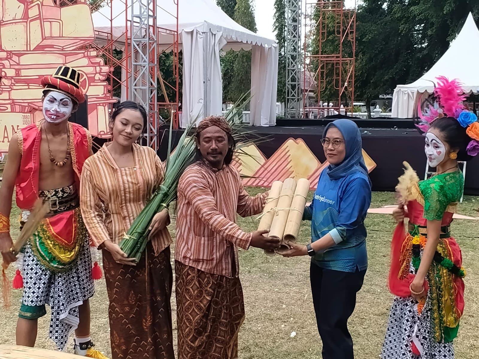 FKY 2026 Digelar di Sleman, “Aksara” Jadi Pintu Membaca Kembali Kebudayaan Yogyakarta 48 Uborampe berwujud bambu sebagai simbol kolaborasi empat kabupaten dan satu kota dalam penyelenggaraan Festival Kebudayaan Yogyakarta 2026 (Yusuf)