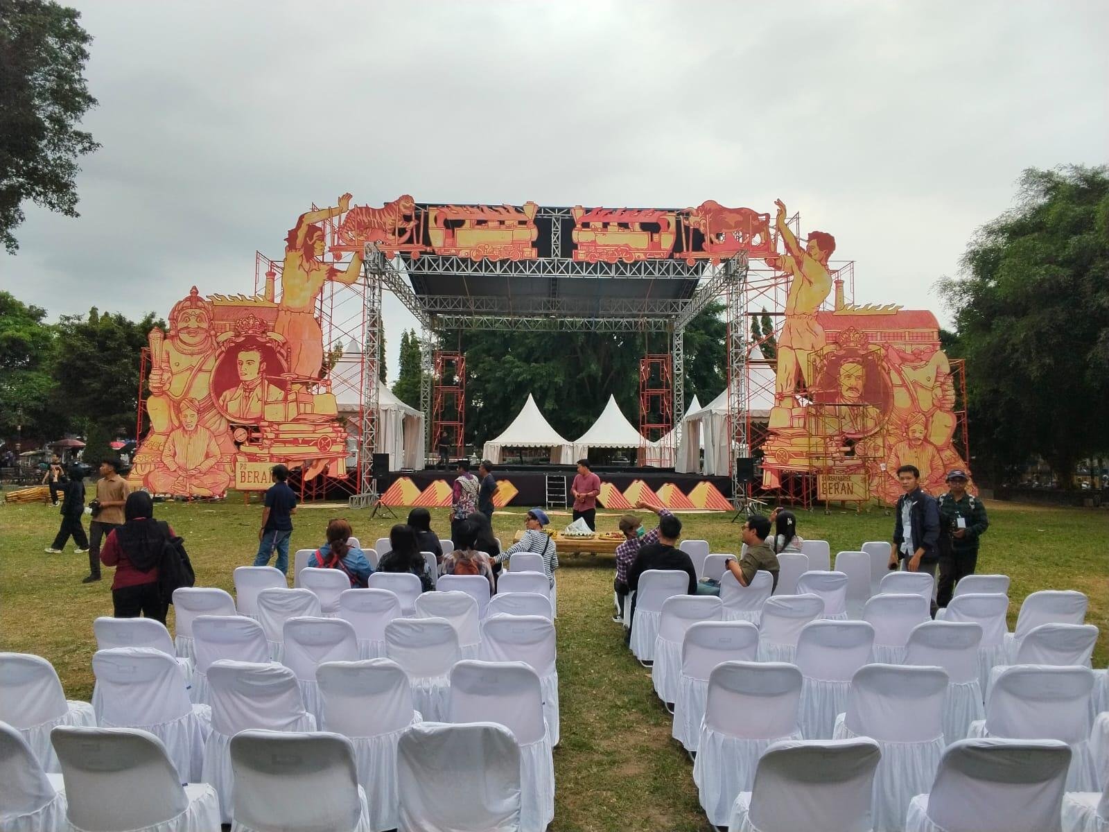 FKY 2026 Digelar di Sleman, “Aksara” Jadi Pintu Membaca Kembali Kebudayaan Yogyakarta 47 Panggung utama FKY 2026 di Lapangan Beran Sleman (Yusuf)