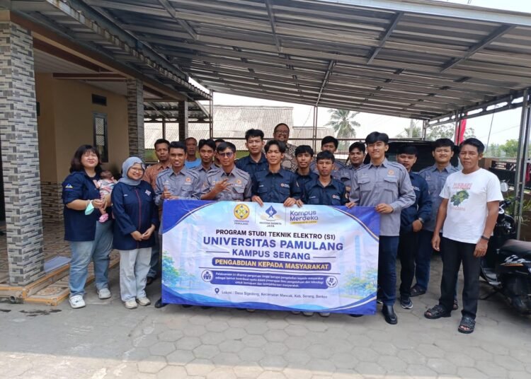Implementasi Penerangan Jalan Umum Berbasis Sensor Cahaya di Desa Sigedong, Kec Mancak, Kab Serang, Universitas Pamulang PSDKU SERANG 46 Universitas Pamulang PSDKU Serang melalui Kegiatan Pengabdian peningkatan penerangan jalan umum. (Sumber: Dokumentasi Pribadi).