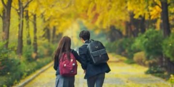 Satu Kesempatan Kedua, Karya: Zhafira Adzra Anharry, SMAS Unggulan Al-Azhar Medan 58 Gambar Reza dan Adzra mereka berjalan bersama menuju kelas (Sumber: Pinterest)