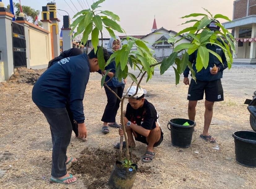 KKN UPGRIS Kelompok 26 Hadirkan Langkah Nyata untuk Lingkungan Pundenarum 48 IMG 2696