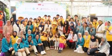 Kolaborasi Indonesia–Korea Selatan Tingkatkan Pengetahuan Kesehatan Gigi dan Penggunaan Gigi Tiruan di Kelurahan Pancoran 28 Kegiatan pengabdian kepada masyarakat melalui edukasi kesehatan gigi dan penggunaan serta perawatan gigi tiruan (Sumber: Dokumentasi Pribadi)
