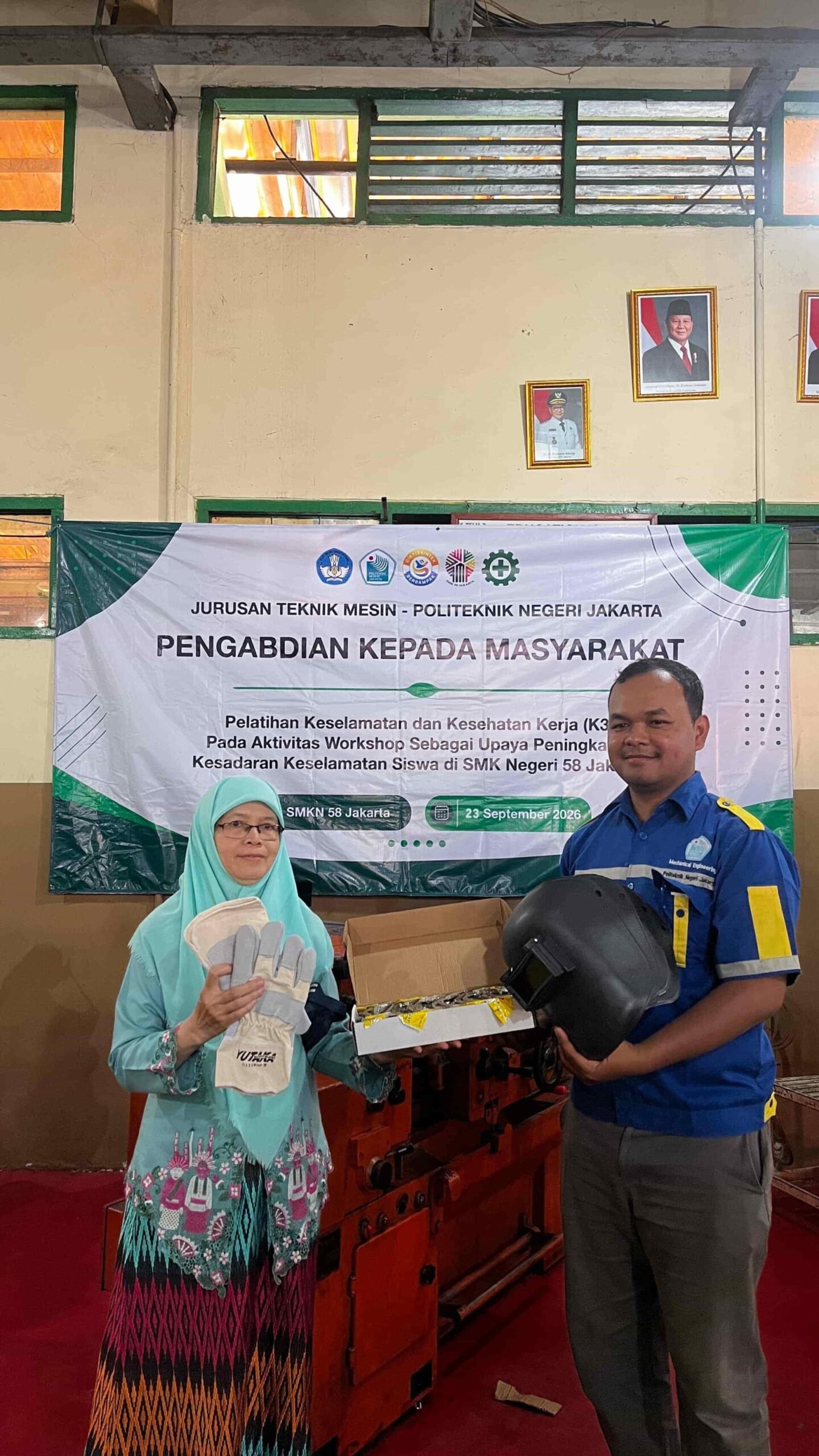 Kelompok Dosen dan Mahasiswa Teknik Mesin PNJ Latih Siswa SMKN 58 Jakarta Soal K3 di Bengkel Praktik 50 IMG 7803 edit 1 1 scaled