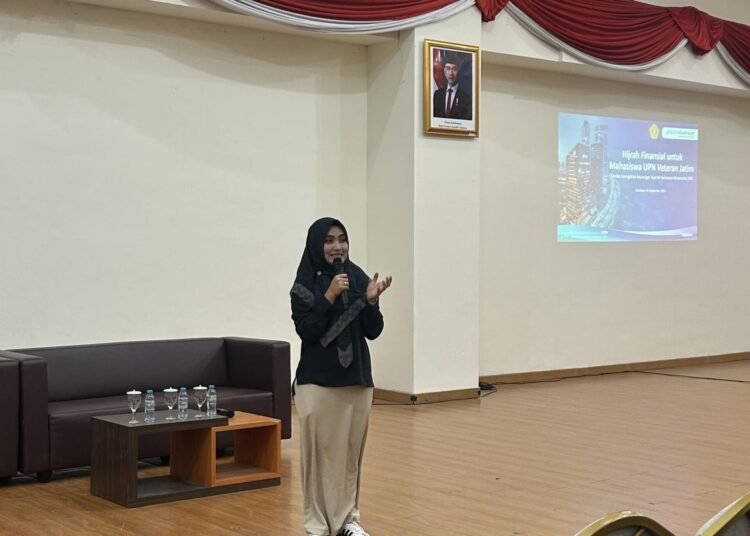 Bank Muamalat, Berikan Edukasi Pembukaan RekeningTabungan 46 Penyampaian Edukasi Pembukaan Rekening Baru Bank Muamalat (Sumber: Dokumentasi Guest Lecturer)