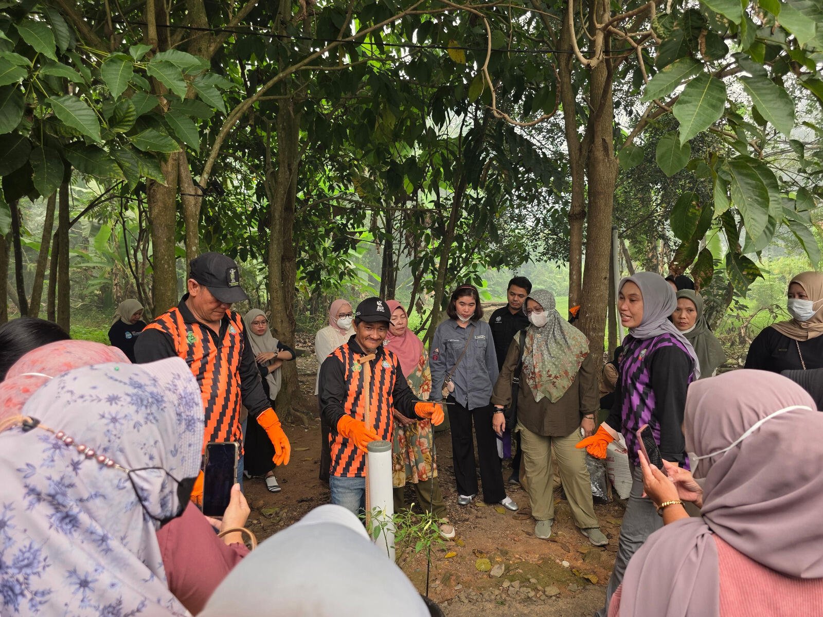 KLH/BPLH Sulap Kompleks Yuka Pontianak Jadi Kampung Losida untuk Atasi Sampah Organik 48 KLH/BPLH Sulap Kompleks Yuka Pontianak Jadi Kampung Losida untuk Atasi Sampah Organik