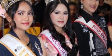 2nd Runner Up Indonesia’s Girl Tampil Memukau sebagai Juri Fashion Show Bertema Oriental