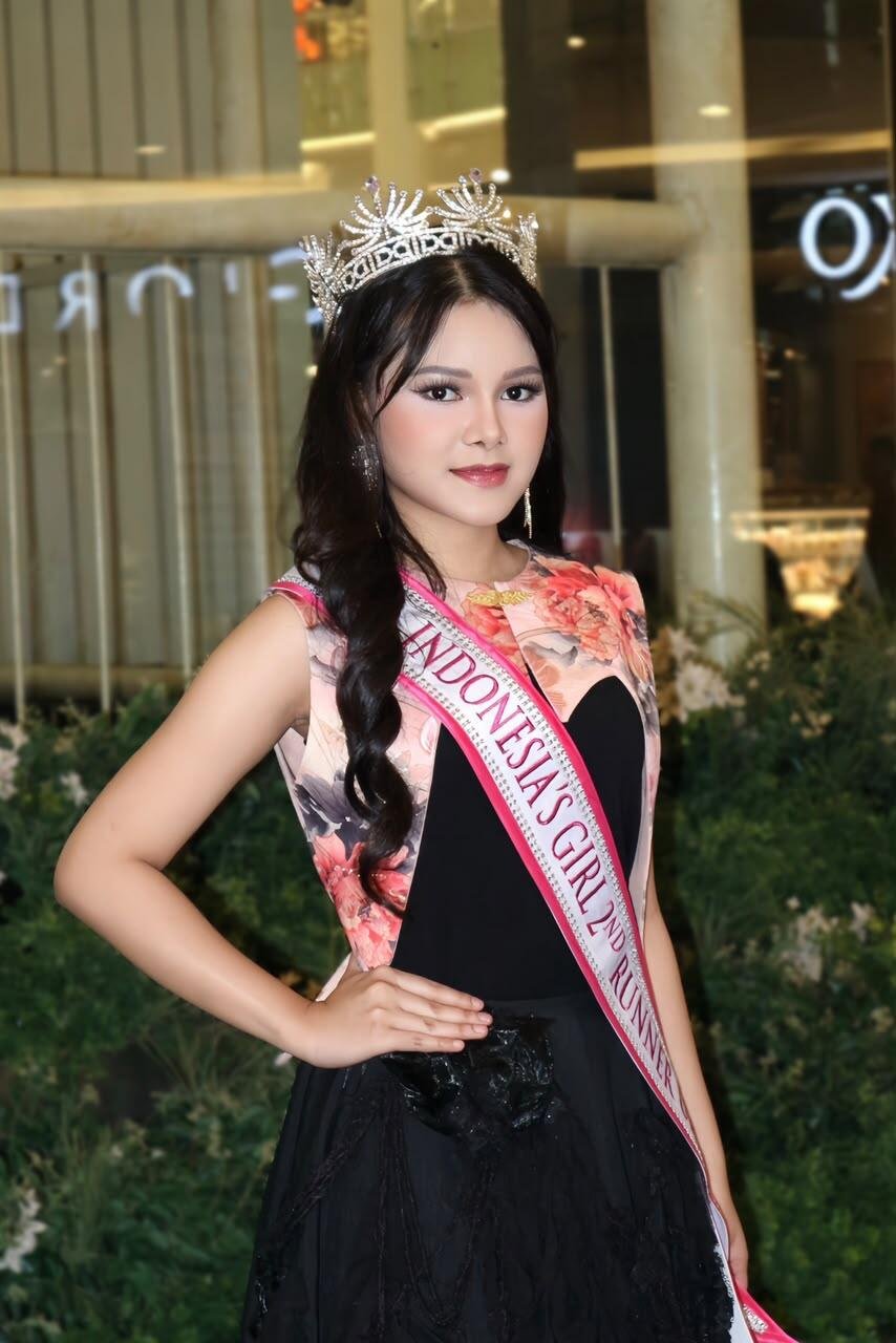 Raissa Adelia Haryanto Badar, 2nd Runner Up Indonesia’s Girl Tampil Memukau sebagai Juri Fashion Show Bertema Oriental 48 Raissa Adelia Haryanto Badar jadi salah satu juri Fashion Show bertema Oriental yang diselenggarakan oleh Padma Organizer bersama Pluit Village Mall