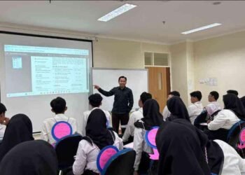Kenali Potensi dan Identitas Diri, melalui Create Your Own Identity 46 Pengenalan Mahasiswa Baru Ekonomi Pembangunan 2026 sebagai wadah bagi mahasiswa baru untuk mengenal lingkungan perkuliahan sekaligus mempersiapkan diri menghadapi kehidupan sebagai mahasiswa. (Sumber : Dokumentasi Vaicha Aprillia)