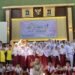 Lomba Literasi di Desa Gebang, Dorong Siswa SD Lebih Dekat dengan Buku 51 Peserta Lomba Peningkatan Literasi dari siswa-siswi SD di Desa Gebang berfoto bersama mahasiswa KKN-T Literasi UNS 102 dan jajaran guru di Aula Desa Gebang. (Sumber: Dokumentasi Pribadi).