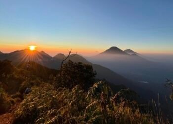 Sunrise di Gunung Prau (Sumber: Dokumentasi Pribadi, 2026)