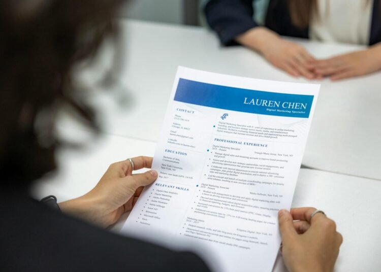Mengapa Karyawan Baru Cepat Resign dan Perusahaan Terus Mengulang Rekrutmen? 46 resume genius 9si2noVCVH8 unsplash 300kb