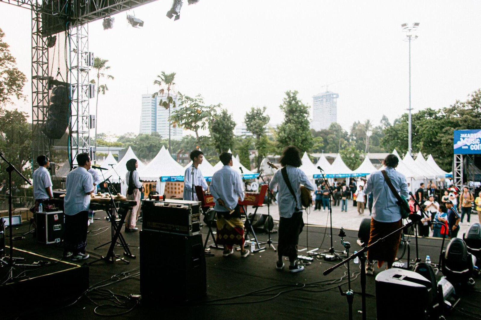 Akaracita merilis “Jagau”, sebuah single yang mempertemukan pengetahuan musikal tradisi Kalimantan Selatan dengan eksplorasi bunyi kontemporer. 