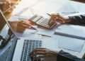 Di Balik Laba Bisnis: Pentingnya Pengendalian Biaya Operasional 47 Sumber gambar: Bisnis.com, “Begini Cara Menghitung Persen, Rumus, serta Contohnya” (2023). https://kabar24.bisnis.com/read/20230221/79/1630161/begini-cara-menghitung-persen-rumus-serta-contohnya