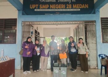 Foto Bersama dengan Pihak Sekolah SMP Negeri 28 Medan dan Dinas Pertanian dan Ketahanan Pangan Provsu (Sumber: Dokumentasi Pribadi).
