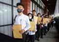 Antara Janji dan Realita: Menilai Kebijakan Pemerintah Dalam Menciptakan Lapangan Kerja 47 Ilustrasi penciptaan lapangan kerja dan tantangan pengangguran di Indonesia di tengah upaya pemerintah mendorong pertumbuhan ekonomi dan investasi. (Sumber: Lampusatu.com).