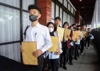 Ilustrasi penciptaan lapangan kerja dan tantangan pengangguran di Indonesia di tengah upaya pemerintah mendorong pertumbuhan ekonomi dan investasi. (Sumber: Lampusatu.com).