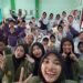 Mahasiswa UPN "Veteran" Jawa Timur Gelar Pelatihan Public Speaking dan Leadership di MTs Negeri 3 Surabaya 51 Mahasiswa UPN “Veteran” Jawa Timur memberikan pelatihan public speaking dan leadership kepada siswa MTs Negeri 3 Surabaya. (Sumber: Dokumentasi Pribadi).