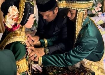 Tradisi pernikahan masyarakat Bugis dan Makassar, Mappaselle dan Angngaru, mencerminkan kekayaan identitas budaya yang tetap terjaga dalam kehidupan masyarakat. (Sumber: Dokumentasi Pribadi).